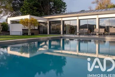 Architectural house in Tain-l'Hermitage (26600)