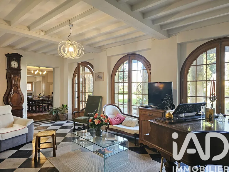 Maison 10 pièces 329 m² · à Cognac · 329 m² · 598 000 €