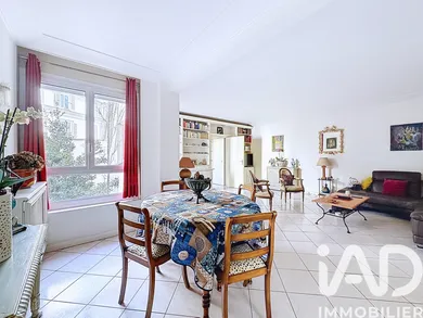 Apartment in Paris (75016)