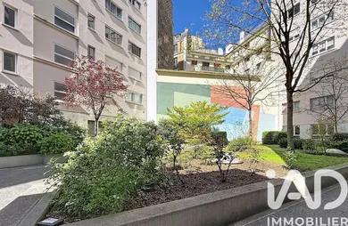 Apartment in Paris (75016)