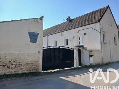 Village house in Saint-Sernin-du-Plain (71510)