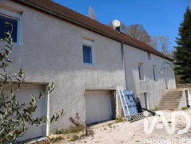 Maison de village à Saint-Sernin-du-Plain (71510)