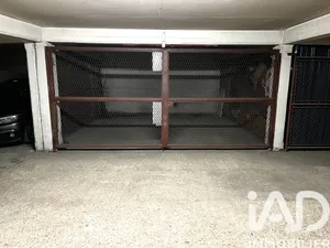 Parking in Paris (75015)