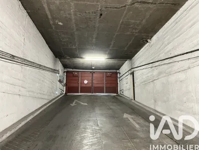 Parking in Paris (75015)