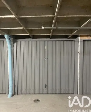 Parking in Paris (75015)