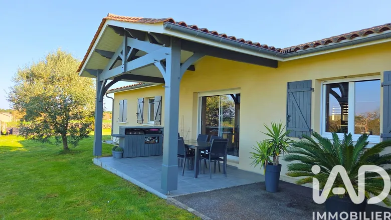 Maison 4 pièces 140 m² · à Bayas · 140 m² · 250 000 €