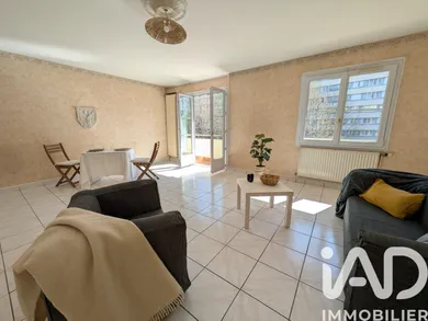 Apartment in Grenoble (38000)
