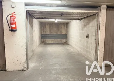 Parking à Paris (75010)