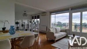 Apartment in Bron (69500)