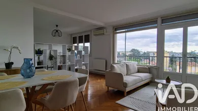 Apartment in Bron (69500)