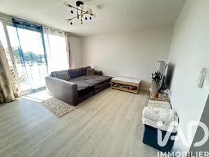 Apartment in Vedène (84270)