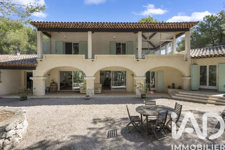 Maison 5 pièces 257 m² · à Ventabren · 257 m² · 1 290 000 €