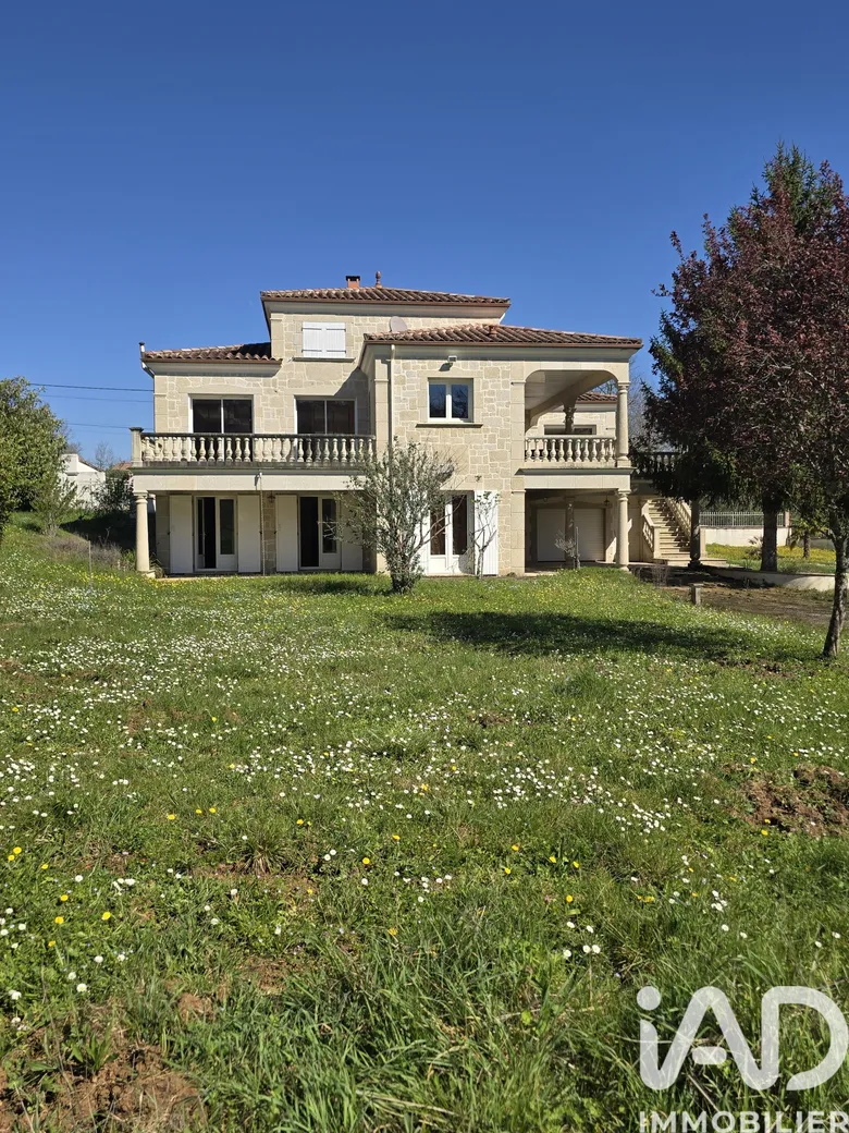 Maison 7 pièces 284 m² · à Les Junies · 283,8 m² · 333 000 €