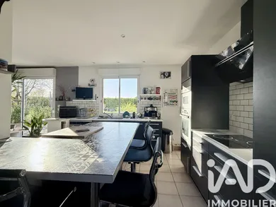 Detached house in Simplé (53360)