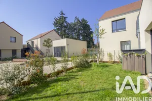 Apartment in Crespières (78121)