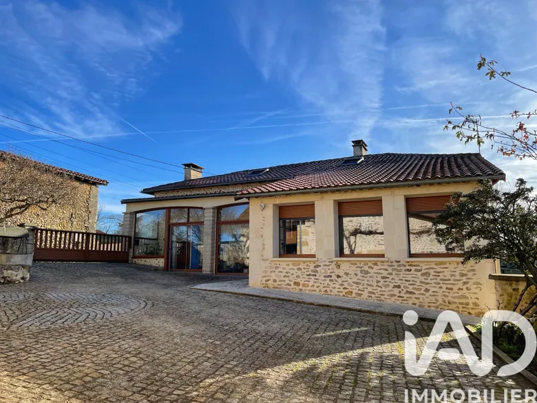 Maison 6 pièces 266 m² · à Suaux · 266 m² · 370 000 €