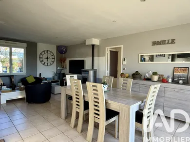 Detached house in Simplé (53360)