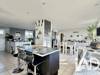 Pavillon à Simplé (53360)