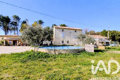 Mas in La Roque-sur-Pernes (84210)