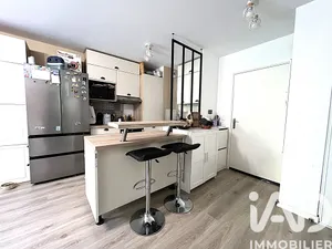 Apartment in Plaisir (78370)