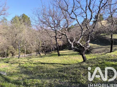 Terrain à Montferrat (83131)