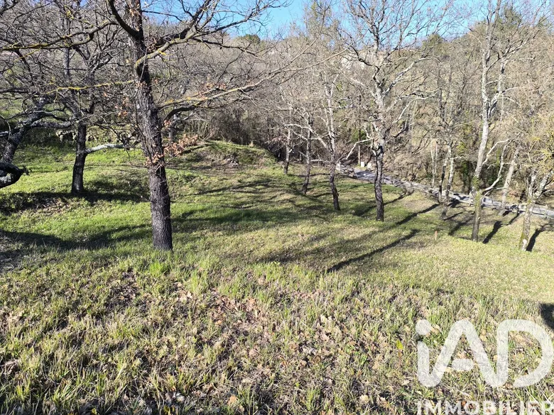 Terrain à Montferrat (83131) · 116 000 €