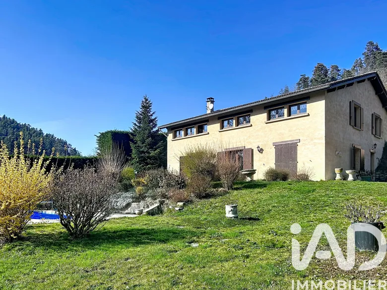 Maison 6 pièces 167 m² · à Bas-en-Basset · 167 m² · 295 000 €