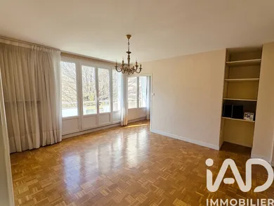 Apartment in Grenoble (38100)