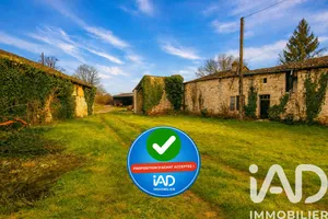 Building in La Magdeleine (16240)