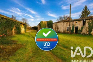 Building in La Magdeleine (16240)