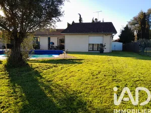 Traditional house in Les Églisottes-et-Chalaures (33230)