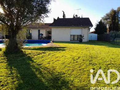 Traditional house in Les Églisottes-et-Chalaures (33230)