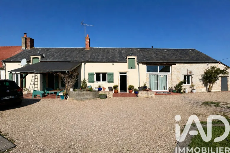 Maison 6 pièces 202 m² · à Villecelin · 202 m² · 207 900 €