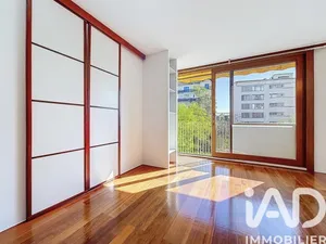 Apartment in Paris (75016)