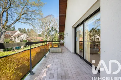 Duplex in Jouy-en-Josas (78350)