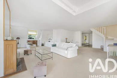 Duplex in Jouy-en-Josas (78350)
