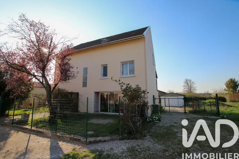 Maison 6 pièces 225 m² · à Moncetz-Longevas · 225 m² · 259 000 €