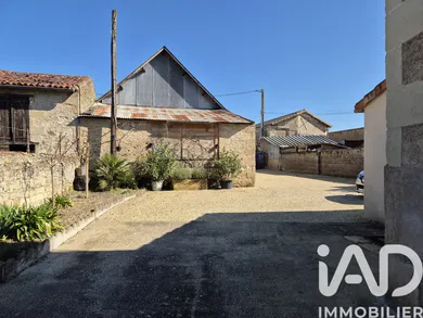 Townhouse in Loretz-d'Argenton (79290)