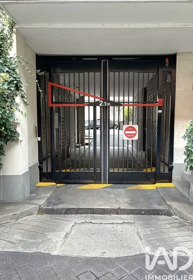 Parking in Paris (75017)