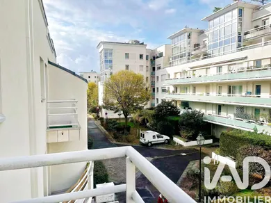 Studio à Suresnes (92150)