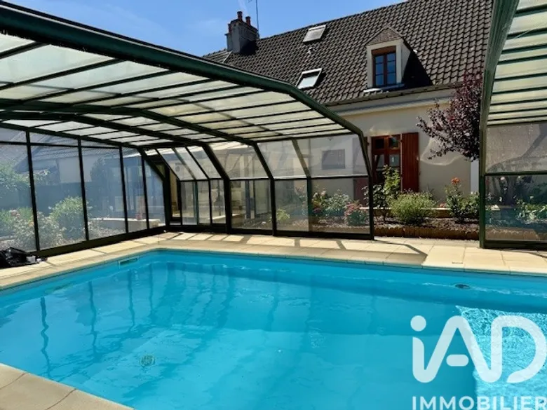 Maison 6 pièces 221 m² · à Saint-Amand-Montrond · 221,3 m² · 199 900 €