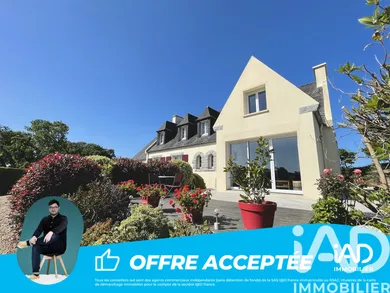 Traditional house in Plouvien (29860)