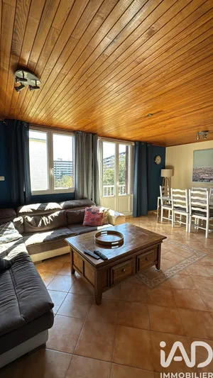 Apartment in Grenoble (38100)