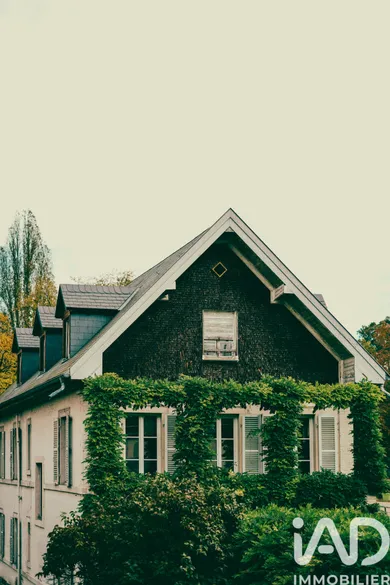Building in Fontainebleau (77300)