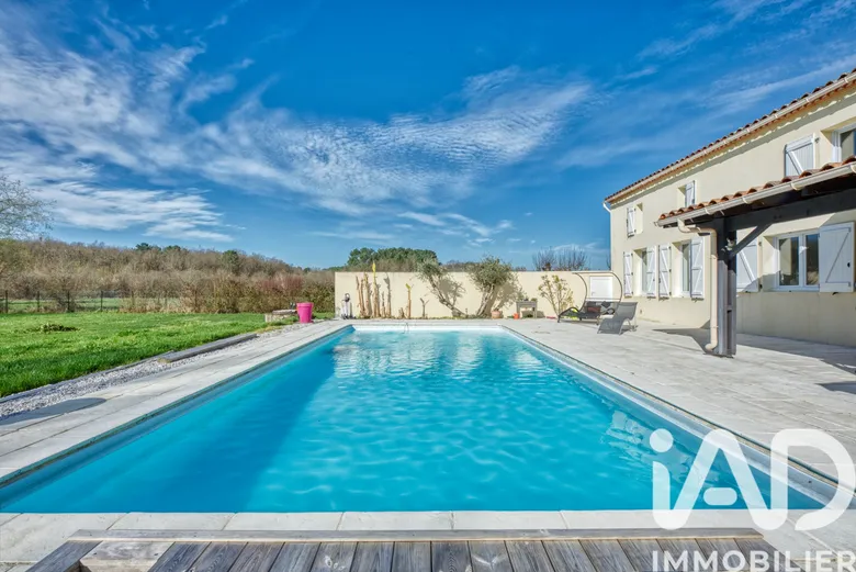 Maison 6 pièces 195 m² · à Fours · 195,2 m² · 342 000 €