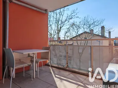 Apartment in Vaulx-en-Velin (69120)