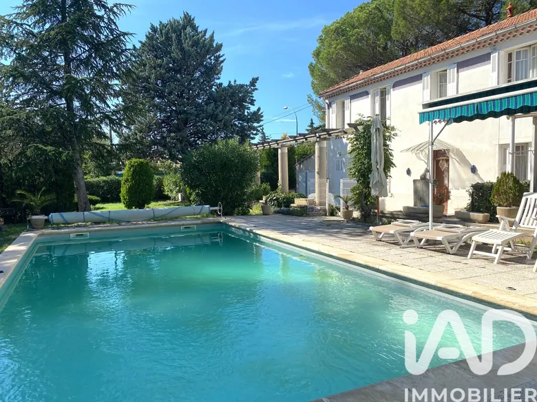 Maison 8 pièces 212 m² · à Carpentras · 212 m² · 460 000 €