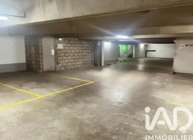 Parking in Paris (75013)