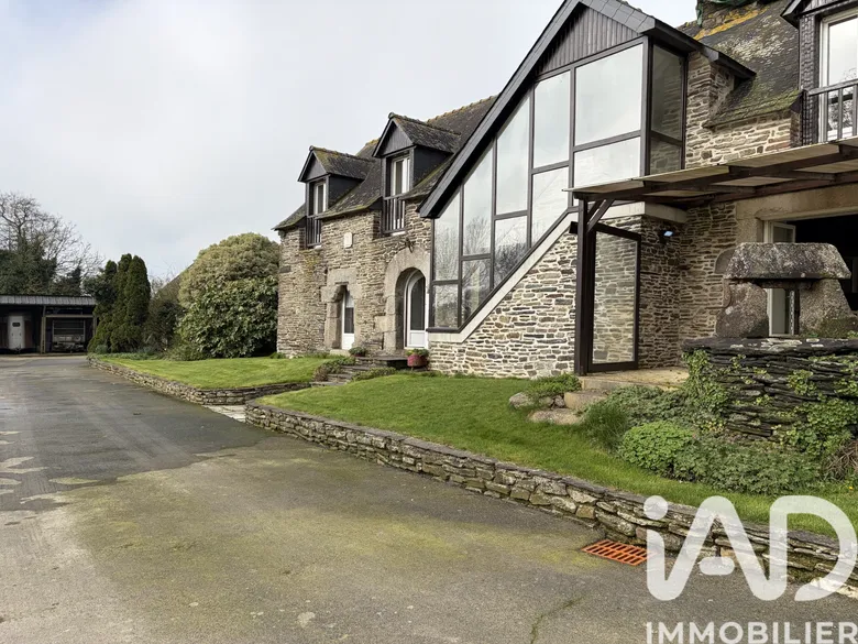 Maison 8 pièces 182 m² · à Saint-Igeaux · 182 m² · 263 000 €