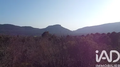 Terrain à bâtir à Bagnols-en-Forêt (83600)